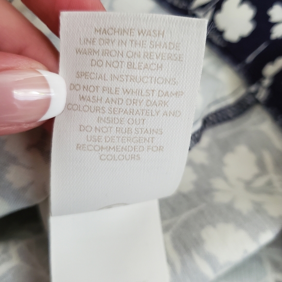 NWT Boden Navy and White Floral V-neck Pocket Dress sz2 - Picture 11 of 16